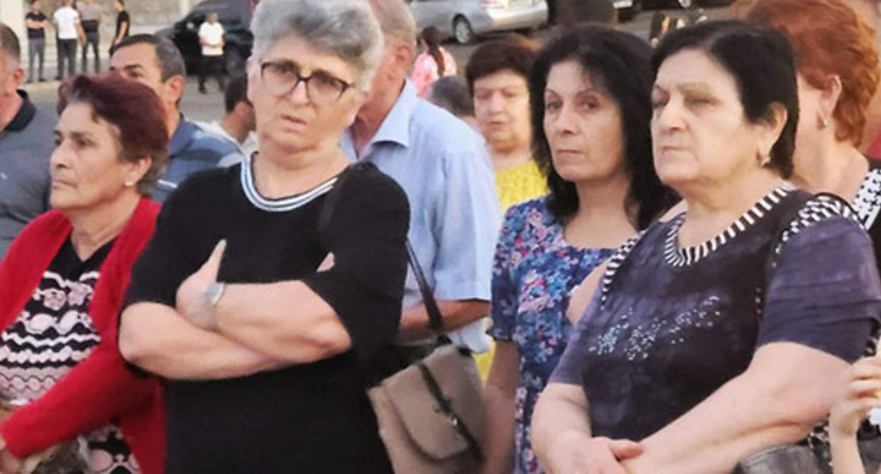 Participants of a protest action demanding resignation of high-ranking officials, Stepanakert, August 30, 2022. Photo by Alvard Grigoryan for the Caucasian Knot Participants of a protest action demanding resignation of high-ranking officials, Stepanakert, August 30, 2022. Photo by Alvard Grigoryan for the Caucasian Knot