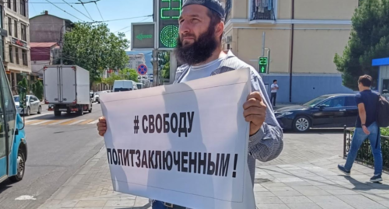 Idris Yusupov at a rally in support of Abdulmumin Gadjiev. June 5, 2023. Photo by the "Caucasian Knot" correspondent Idris Yusupov at a rally in support of Abdulmumin Gadjiev. June 5, 2023. Photo by the "Caucasian Knot" correspondent