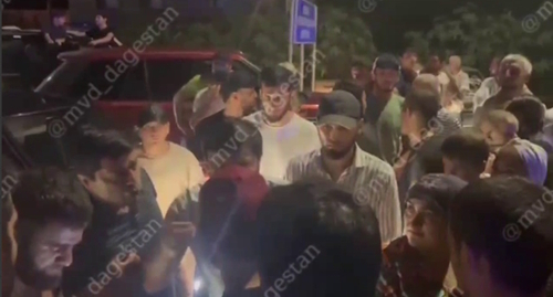 Protesters in Karaman, screenshot of the video https://t.me/mvd_dagestan/172 Protesters in Karaman, screenshot of the video https://t.me/mvd_dagestan/172
