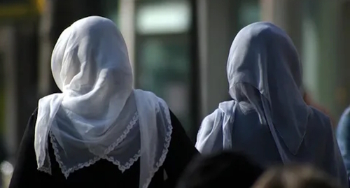 Schoolgirls wearing hijabs, photo: islamnews.ru Schoolgirls wearing hijabs, photo: islamnews.ru