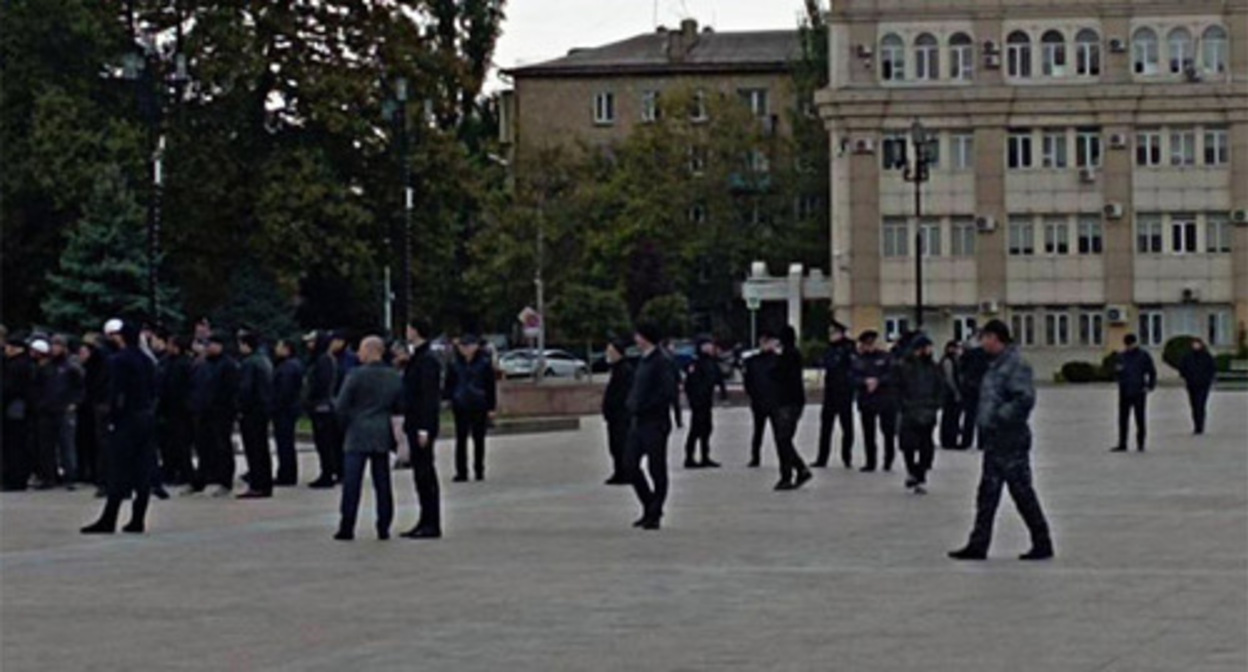 Law enforcers at the scene of a rally in support of Palestine. Makhachkala, October 17, 2023. Photo: https://t.me/utro_dagestan/14176 Law enforcers at the scene of a rally in support of Palestine. Makhachkala, October 17, 2023. Photo: https://t.me/utro_dagestan/14176