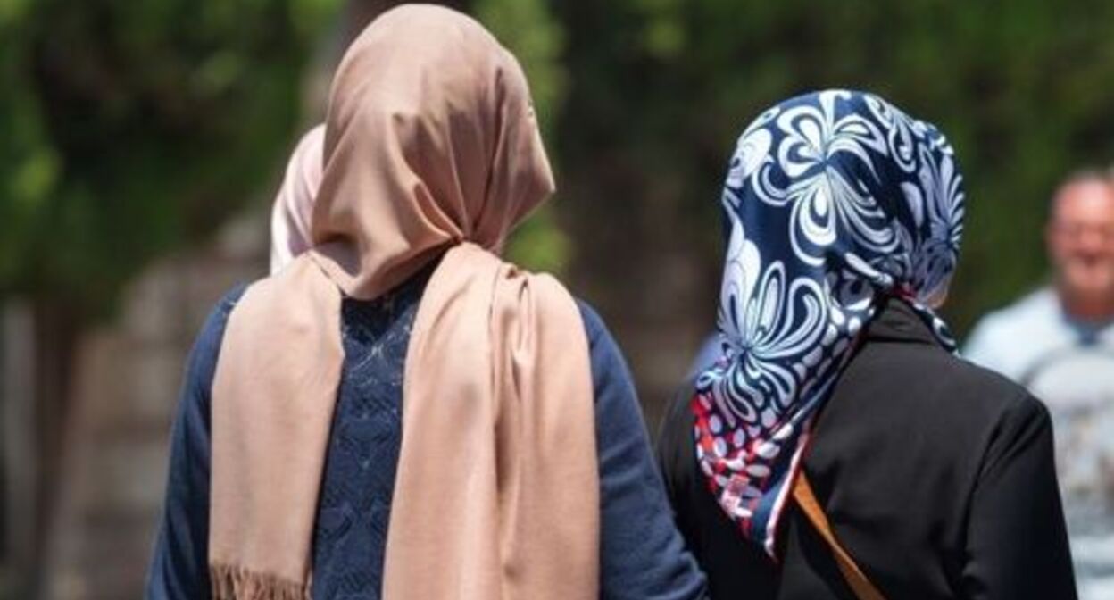 Girls in hijabs. Photo: https://chechnyatoday.com/news/297924 Girls in hijabs. Photo: https://chechnyatoday.com/news/297924