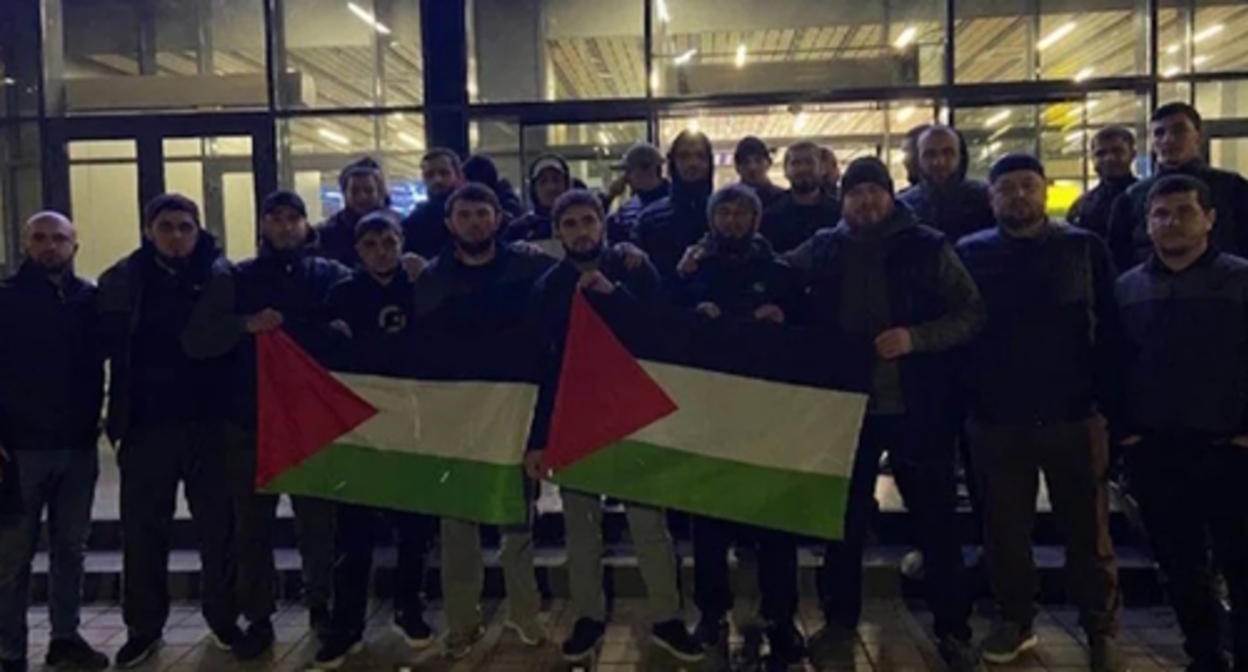Residents of Dagestan at an airport in Makhachkala with the flags of Palestine, screenshot of the video https://vk.com/wall-123538639_3900165?ysclid=los24evydo99880292 Residents of Dagestan at an airport in Makhachkala with the flags of Palestine, screenshot of the video https://vk.com/wall-123538639_3900165?ysclid=los24evydo99880292