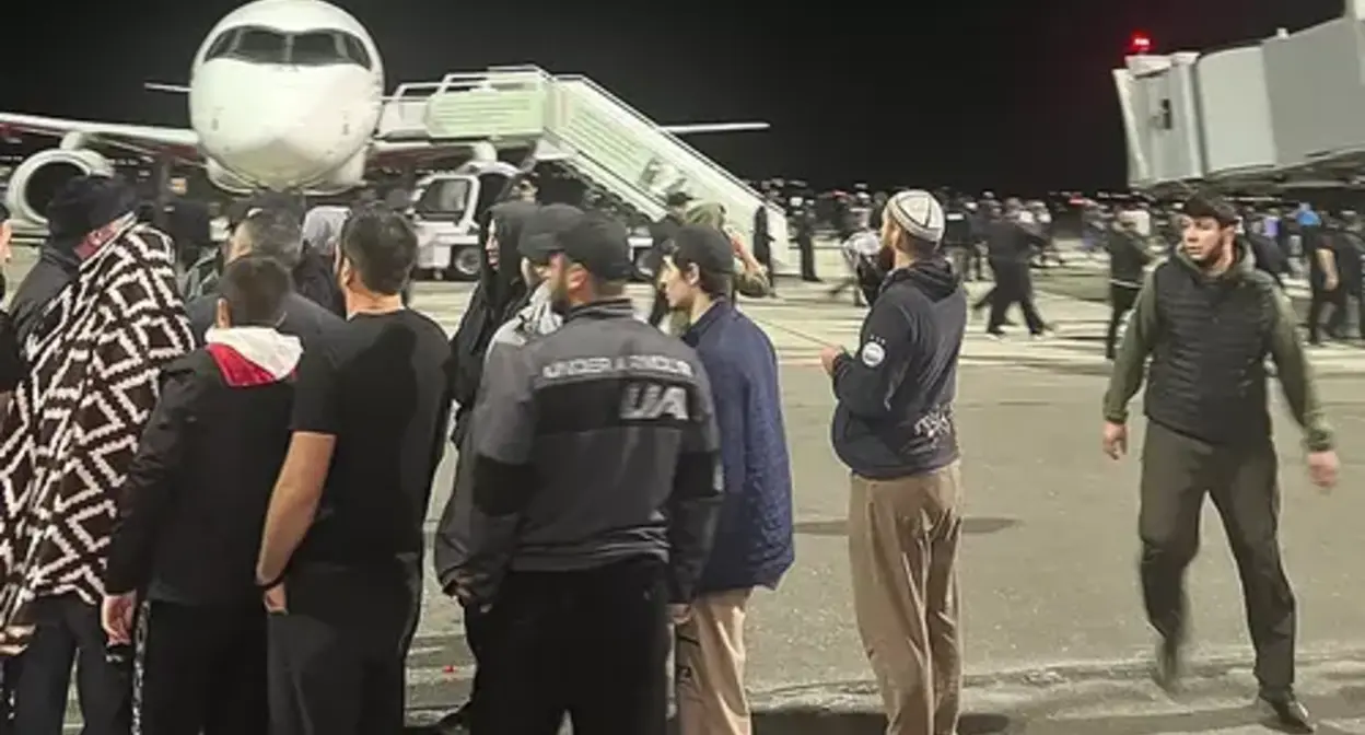 Riots in Makhachkala. Screenshot of the video https://ru.euronews.com/2023/10/30/ru-russia-dagestan-airport-chaos Riots in Makhachkala. Screenshot of the video https://ru.euronews.com/2023/10/30/ru-russia-dagestan-airport-chaos