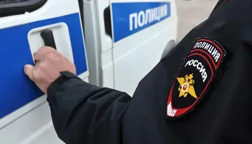A law enforcer. Photo: https://fortanga.org/2024/02/zhitel-nazranovskogo-rajona-zayavil-o-podkinutoj-vo-vremya-obyska-granate/ A law enforcer. Photo: https://fortanga.org/2024/02/zhitel-nazranovskogo-rajona-zayavil-o-podkinutoj-vo-vremya-obyska-granate/