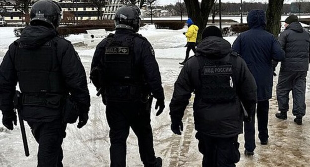 Law enforcers. Photo: Anna Garraud. https://ru.wikipedia.org Law enforcers. Photo: Anna Garraud. https://ru.wikipedia.org