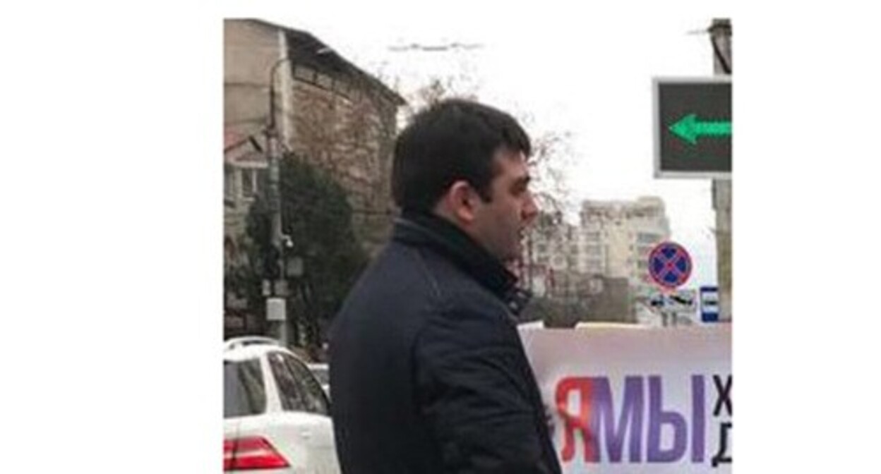 Arsen Abdulkadirov. Screenshot https://chernovik.net/news/vas-zakroyut-v-ivs-maksimum-na-dva-dnya-potom-otpustyat Arsen Abdulkadirov. Screenshot https://chernovik.net/news/vas-zakroyut-v-ivs-maksimum-na-dva-dnya-potom-otpustyat