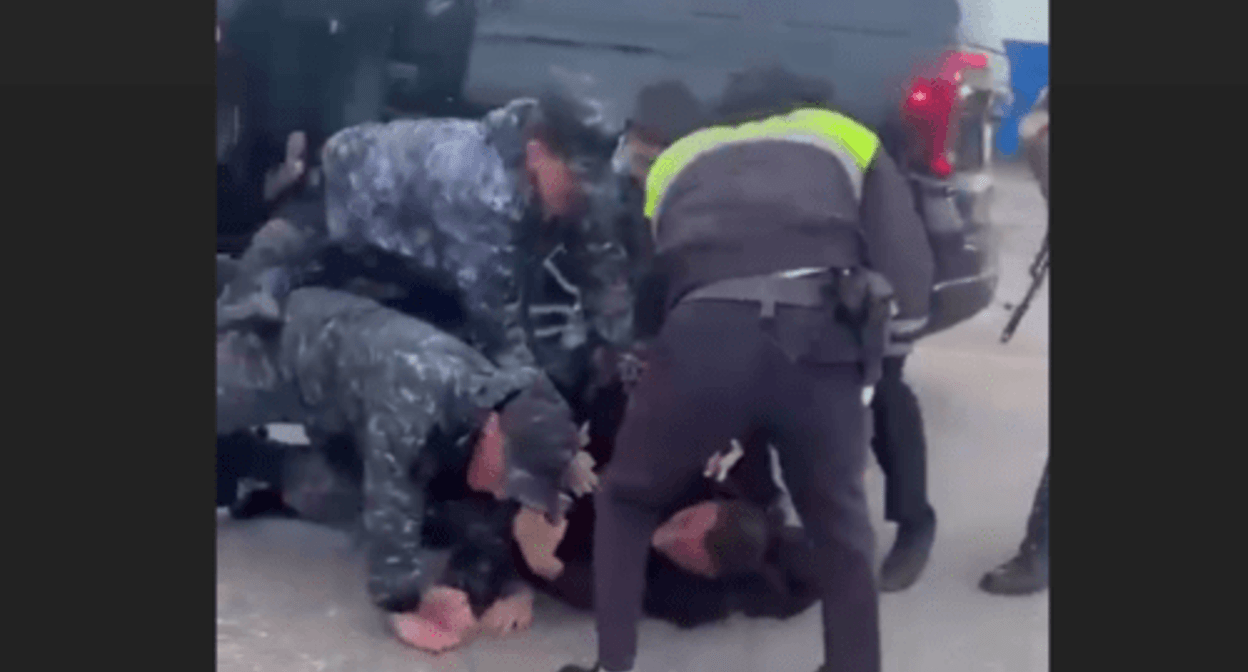 The detention of Alikhan Tsakaev in Dagestan. Screenshot of the video posted on the Telegram channel “Podem” (Rise) on April 17, 2024 https://t.me/pdmnews/69241 The detention of Alikhan Tsakaev in Dagestan. Screenshot of the video posted on the Telegram channel “Podem” (Rise) on April 17, 2024 https://t.me/pdmnews/69241