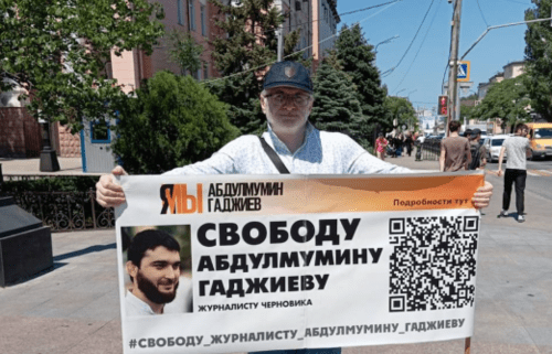 Magomed Magomedov at a picket in support of Abdulmumin Gadjiev. Screenshot of the photo posted on the Telegram channel of the "Chernovik" (Rough Draft) outlet on June 3, 2024 https://t.me/chernovik/72309 Magomed Magomedov at a picket in support of Abdulmumin Gadjiev. Screenshot of the photo posted on the Telegram channel of the "Chernovik" (Rough Draft) outlet on June 3, 2024 https://t.me/chernovik/72309