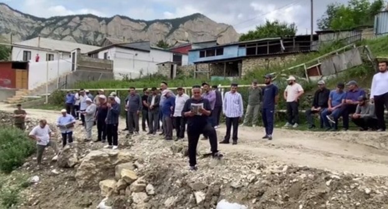 Video message of the mountain village of Kulibukhna to President Putin. Screenshot of a video posted in the “Golos Dagestana/Novosti Dagestana” (Voice of Dagestan/News of Dagestan) Telegram channel https://t.me/golosdagestana05/13262 Video message of the mountain village of Kulibukhna to President Putin. Screenshot of a video posted in the “Golos Dagestana/Novosti Dagestana” (Voice of Dagestan/News of Dagestan) Telegram channel https://t.me/golosdagestana05/13262