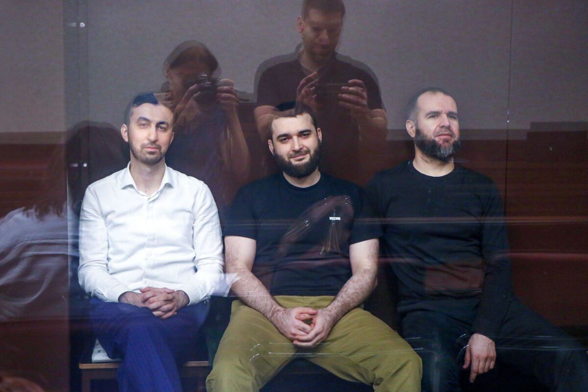 Kemal Tambiev, Abdulmumin Gadjiev, Abubakar Rizvanov (left to right). Photo: Darya Kornilova https://memorialcenter.org/news/vystuplenie-v-preniyah-po-apellyaczionnomu-proczessu-dela-zhurnalista-gadzhieva included into the register of foreign agents