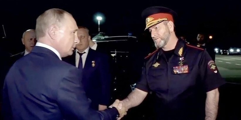 Vladimir Putin and Aslan Iraskhanov. Photo: IA "Grozny Inform" https://www.grozny-inform.ru/news/society/166136/