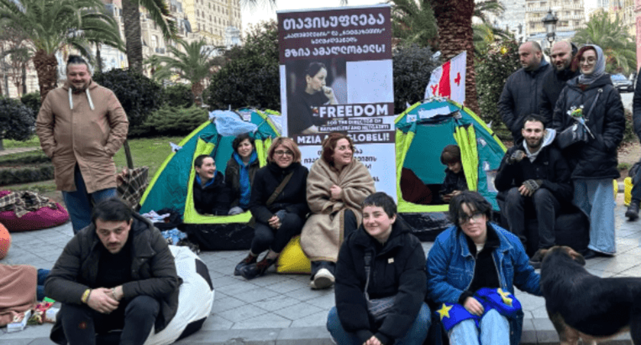 Tents near the building of the Constitutional Court in Batumi. Screenshot of a photo posted by "Batumelebi" on January 30, 2025, https://batumelebi.netgazeti.ge/news/560487/
