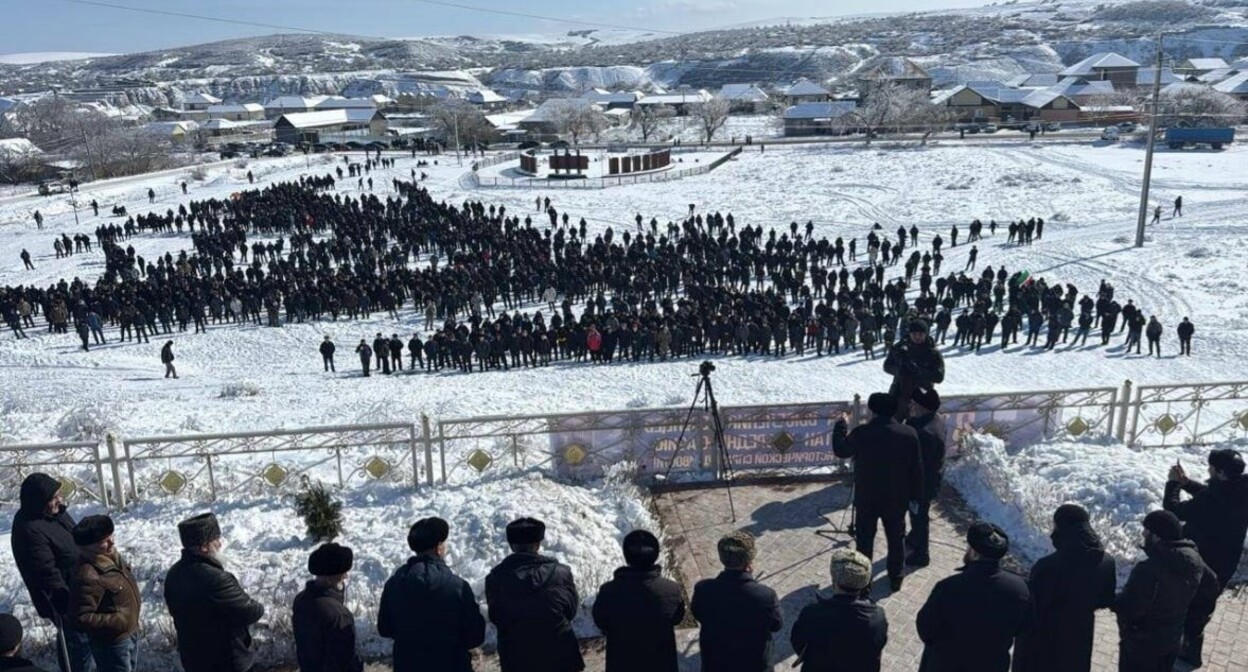 A rally in the village of Novokuli to mark 81 years since the beginning of a deportation of the Vainakhs. Photo from the Telegram channel of the administration of the Novolaksky District of Dagestan https://t.me/novolak_vesti/19308