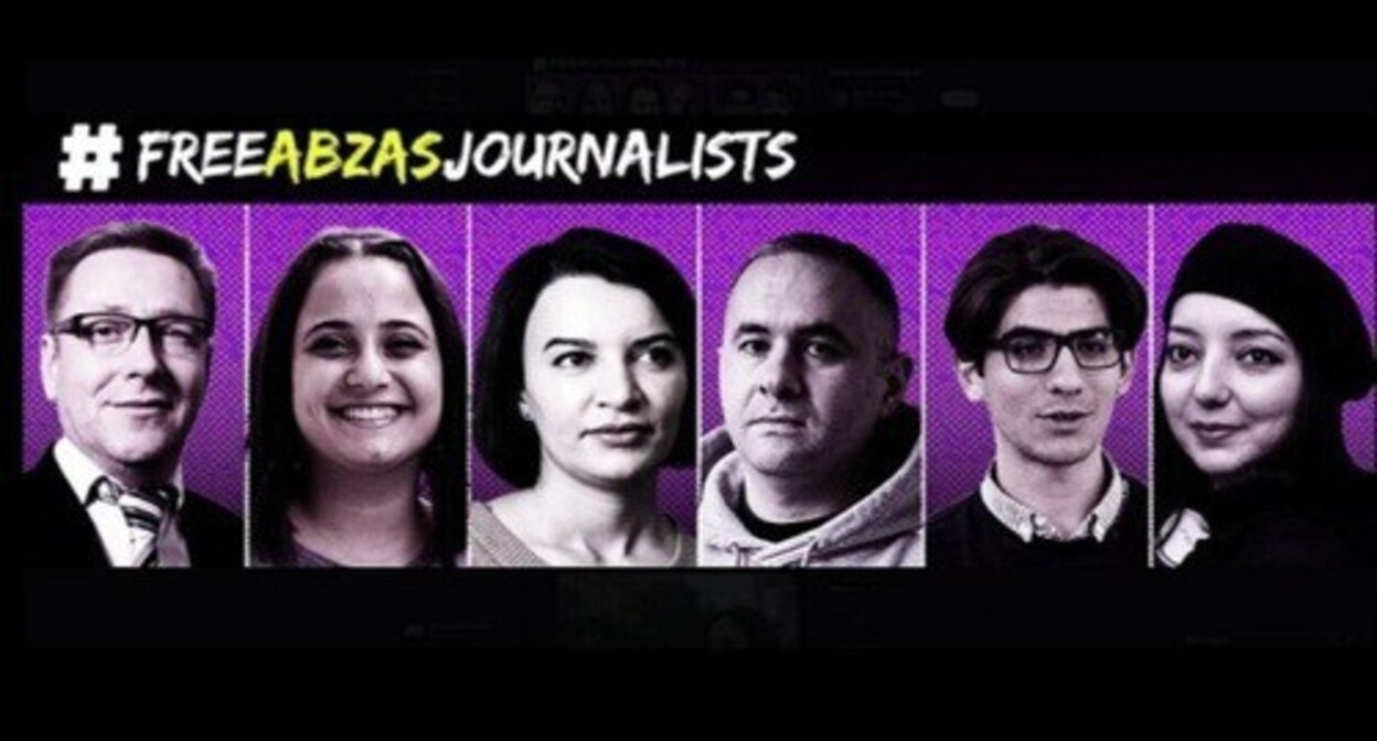Banner of the #FreeAbzasJournalists campaign, organized by the European Federation of Journalists (EFJ). Photo: https://europeanjournalists.org/blog/2024/08/19/azerbaidjan-23-journalists-in-jail-ahead-of-cop29/