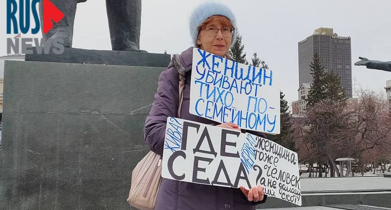 Elena Tardasova-Yun at a solo picket. Novosibirsk, March 21, 2025. Photo: https://t.me/smirusnews/68398