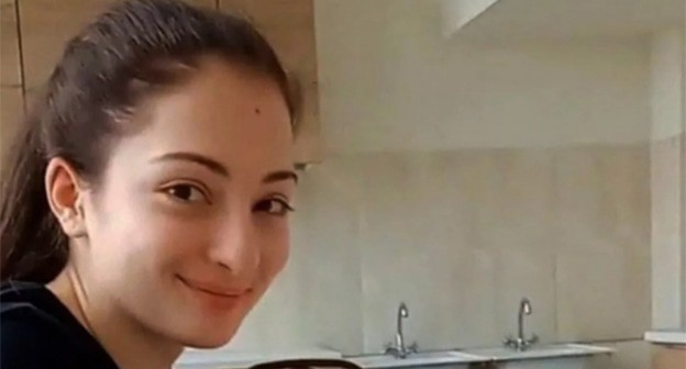 Anna Tsomartova. Photo: https://chernovik.net/news/roditeli-anny-comartovoy-prosyat-prezidenta-rossii-vladimira-putina-pomoch-v-eyo-poiskakh