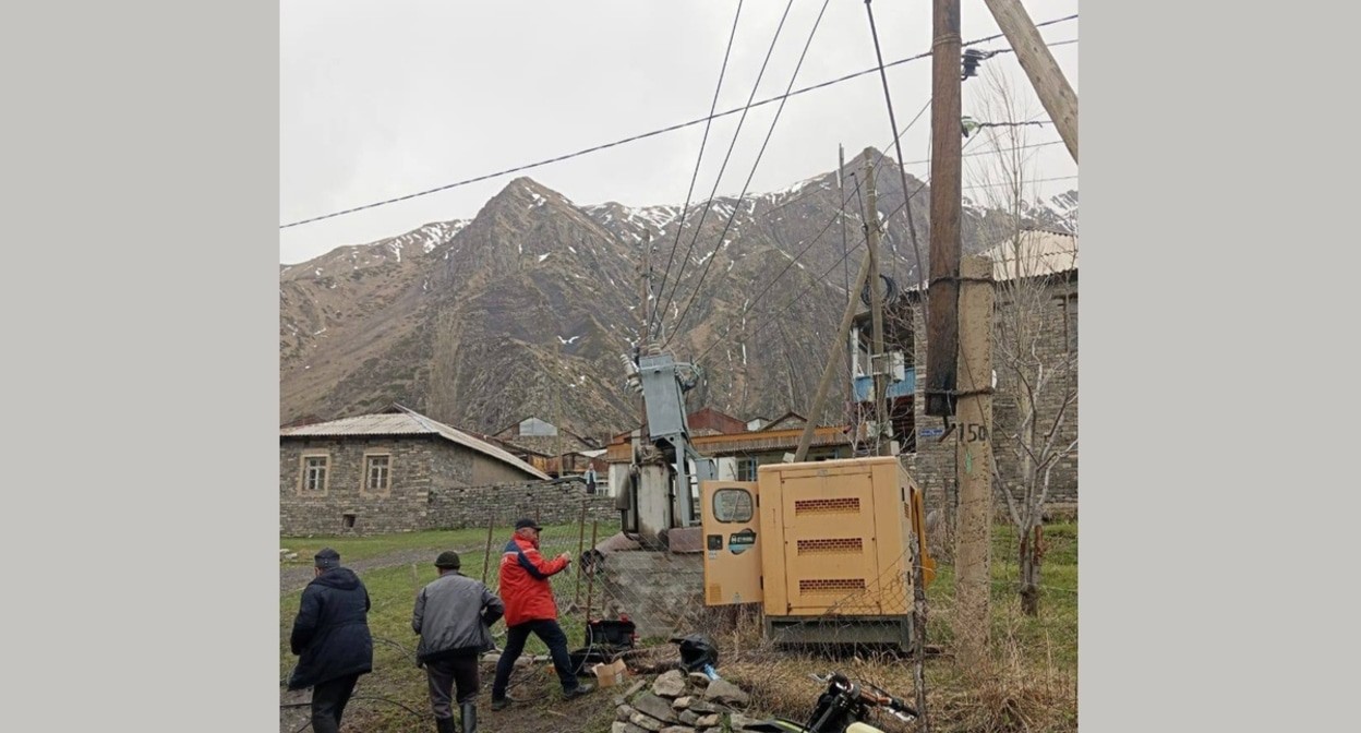 Specialists have restored power supply to Dagestani villages. Photo: https://t.me/rossetiskdagenergo/1813