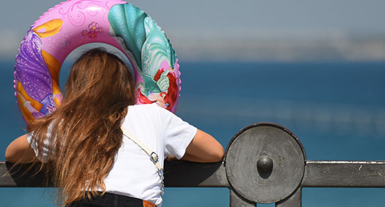 A child on the seashore: photo by Elena Sineok, the “Yuga.ru” outlet
