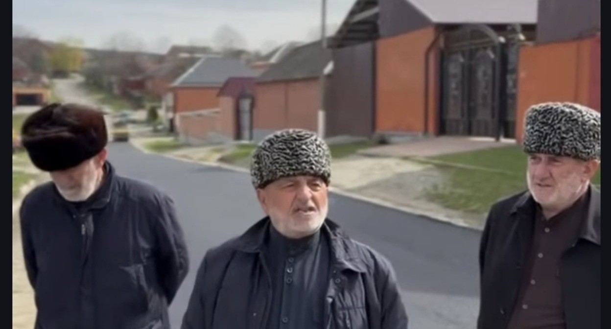 Residents of Plievo demonstrate a section of the street they have paved at their own expenses. A frame from the video by Fortanga Org / YouTube
