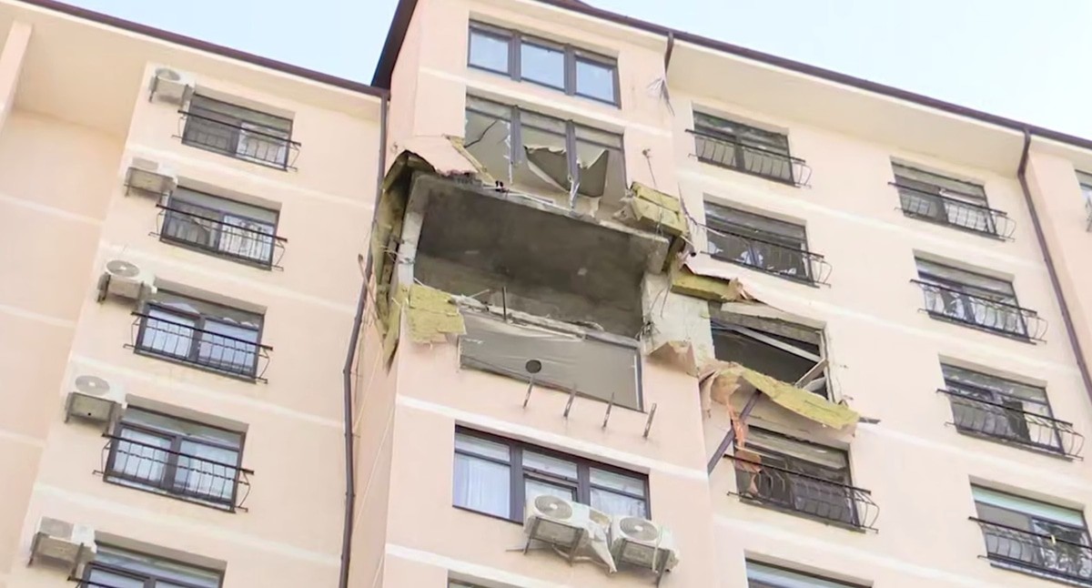 The aftermath of a drone strike on a residential building in Novorossiysk: a video still from Andrei Kravchenko's Telegram channel: https://t.me/kravchenko_glava_nvrsk/11567
The aftermath of a drone strike on a residential building in Novorossiysk: a video still from Andrei Kravchenko's Telegram channel: https://t.me/kravchenko_glava_nvrsk/11567