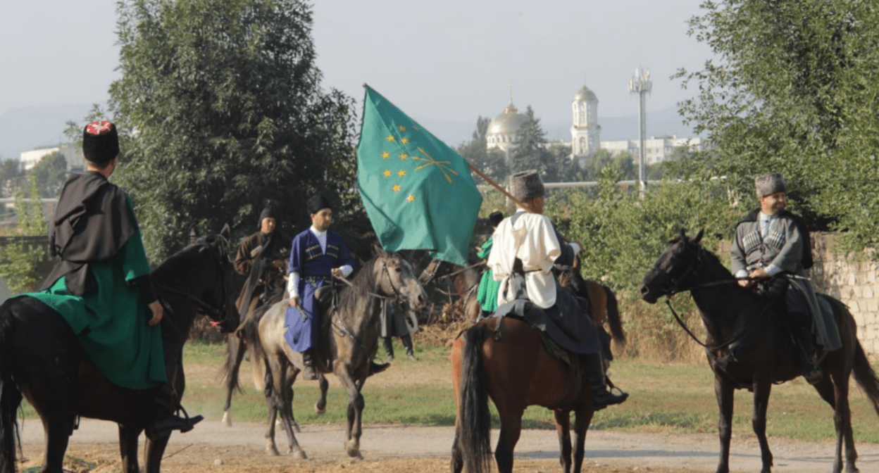 Participants in a horseback riding trip from Nalchik to Baksan. A screenshot of a photo from the “Circassian Renaissance” Telegram channel dated January 2, 2024, https://t.me/circassianren/6086