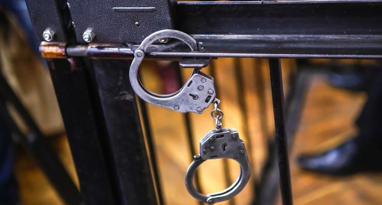 Handcuffs: photo by the press service of the Nalchik Garrison Military Court. Handcuffs: photo by the press service of the Nalchik Garrison Military Court.