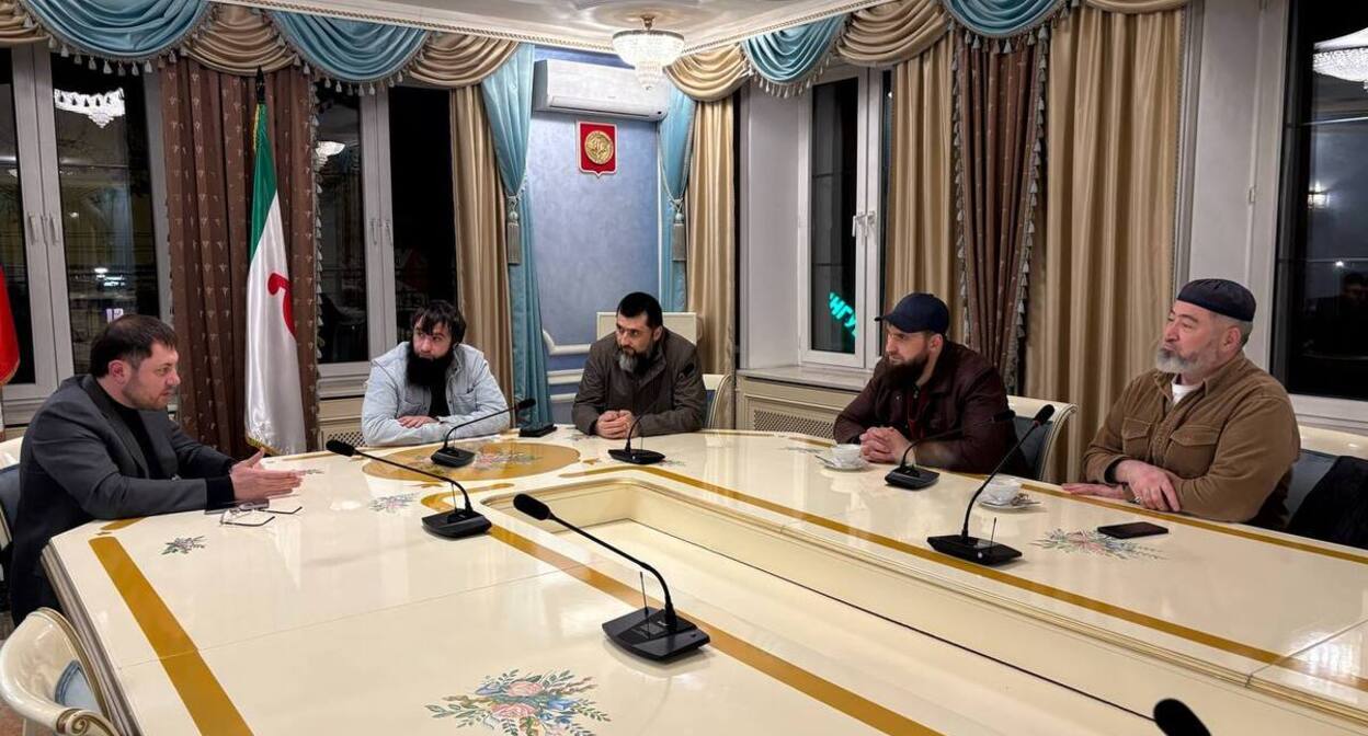 Malsagov's meeting with relatives of the victims. Photo from Magomed Malsagov's Telegram channel https://t.me/Malsagov_MI/66 Malsagov's meeting with relatives of the victims. Photo from Magomed Malsagov's Telegram channel https://t.me/Malsagov_MI/66