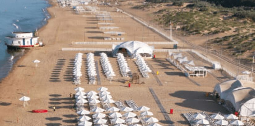 Beach of “Miracleon” Hotel: screenshot of a photo from the hotel's website: https://miracleon.ru/plyazhnaya-zona/
