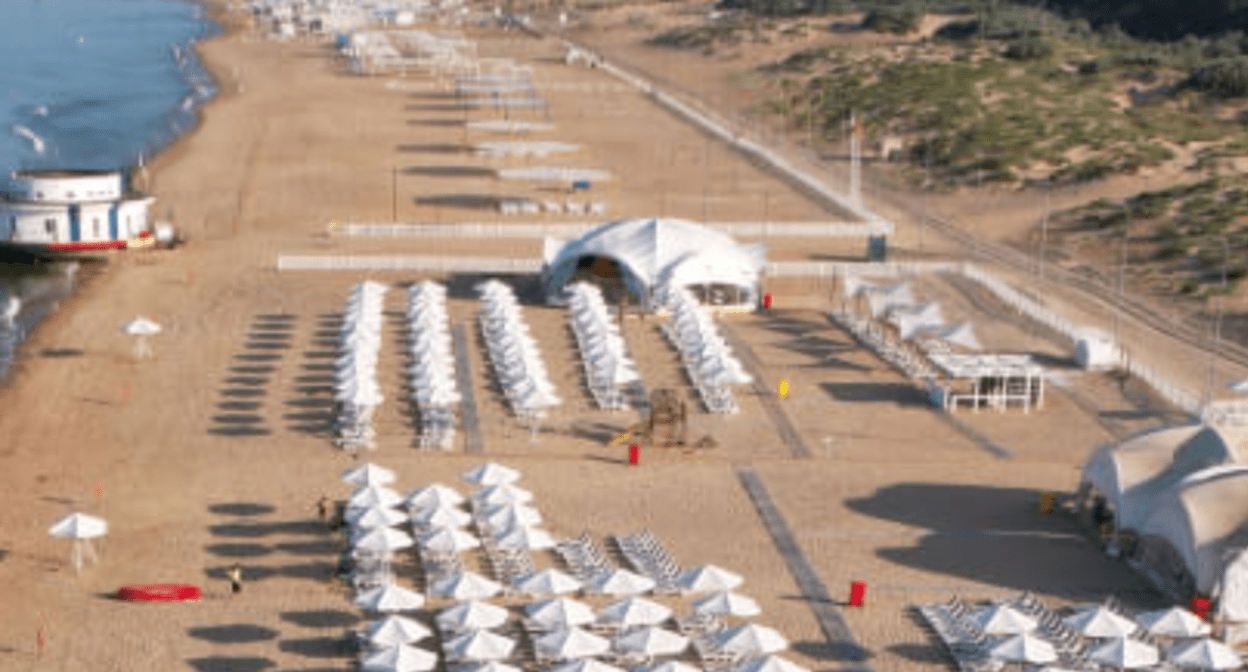 Beach of “Miracleon” Hotel: screenshot of a photo from the hotel's website: https://miracleon.ru/plyazhnaya-zona/
Beach of “Miracleon” Hotel: screenshot of a photo from the hotel's website: https://miracleon.ru/plyazhnaya-zona/