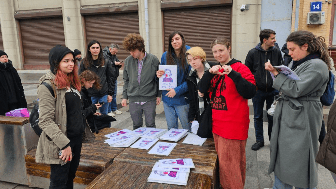Participants in the petition gathering near the Presidential Administration. Screenshot from a photo dated May 13, 2025, from the Telegram channel 'Where is Seda?' https://t.me/helpseda/435. Participants in the petition gathering near the Presidential Administration. Screenshot from a photo dated May 13, 2025, from the Telegram channel 'Where is Seda?' https://t.me/helpseda/435.