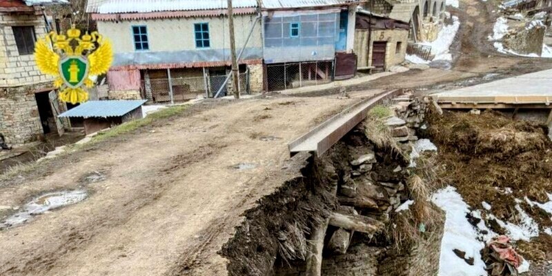 Bridge collapse in the village of Kunki: photo by the ICRF. Bridge collapse in the village of Kunki: photo by the ICRF.