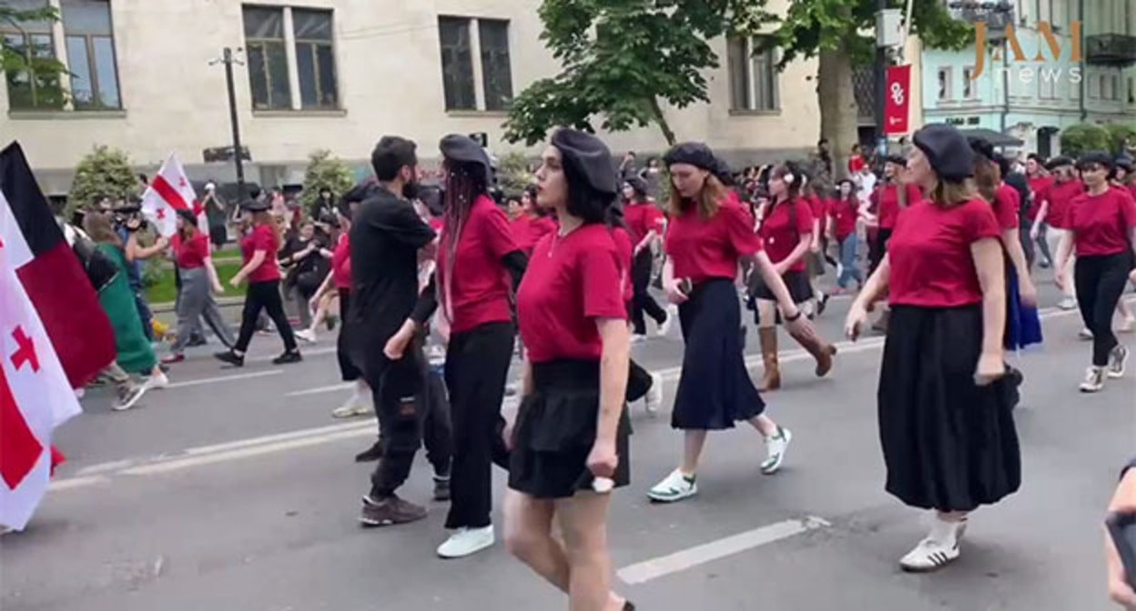 Procession in central Tbilisi, May 26, 2025: screenshot of the video: https://t.me/jamnewsru/23946 Procession in central Tbilisi, May 26, 2025: screenshot of the video: https://t.me/jamnewsru/23946