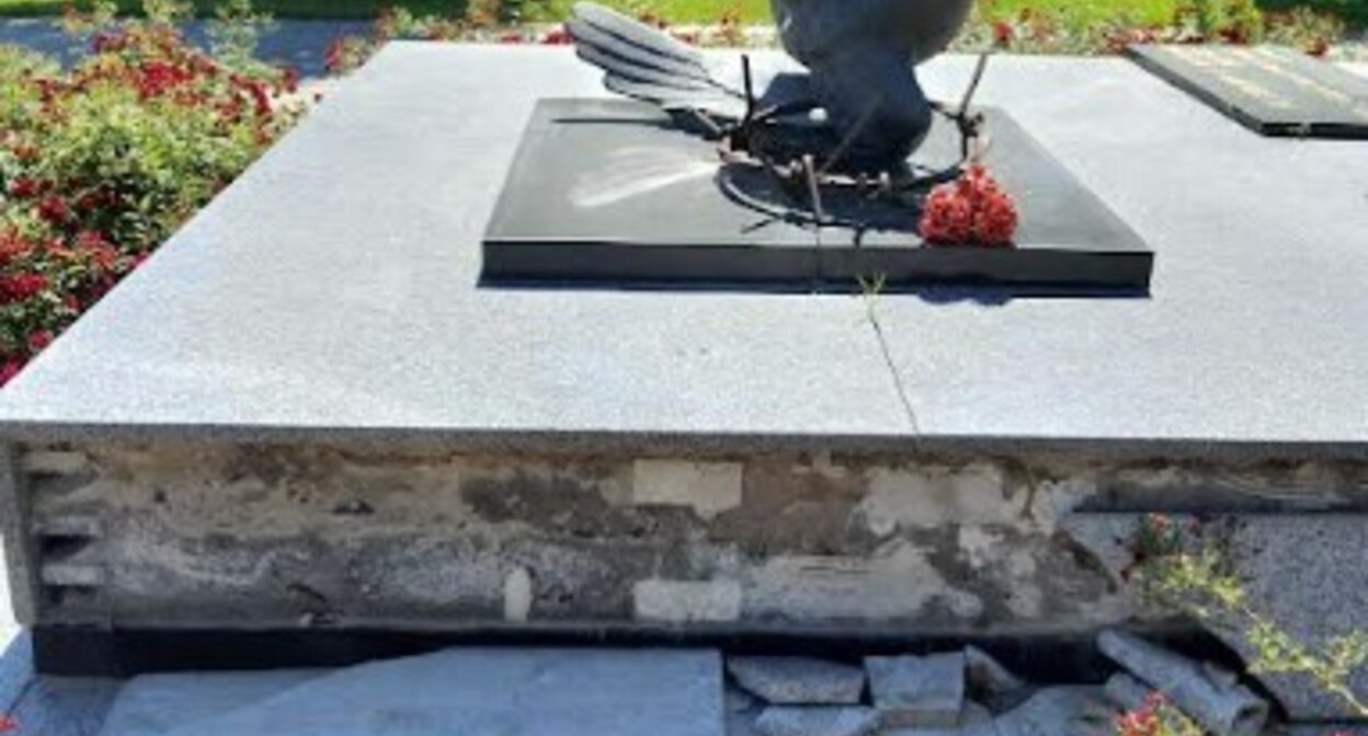 Damage to the monument to victims of political repressions in Astrakhan. Photo provided to the “Caucasian Knot” by a resident of Astrakhan.
Damage to the monument to victims of political repressions in Astrakhan. Photo provided to the “Caucasian Knot” by a resident of Astrakhan.