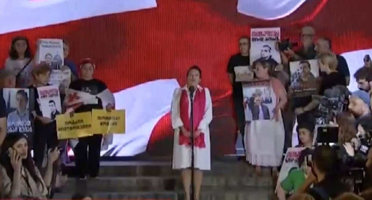 Salome Zurabishvili’s speech on Rustaveli Avenue. A screenshot from a video by the “Pirveli” TV channel.
Salome Zurabishvili’s speech on Rustaveli Avenue. A screenshot from a video by the “Pirveli” TV channel.