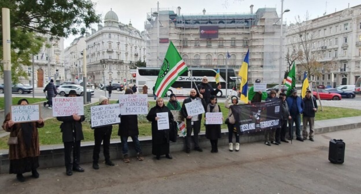 A rally against the extradition of a Chechen native. November 18, 2024 Photo: https://thechechenpress.com/developments/18343-v-bryussele-i-vene-proshli-aktsii-v-podderzhku-chechenskogo-bezhentsa.html A rally against the extradition of a Chechen native. November 18, 2024 Photo: https://thechechenpress.com/developments/18343-v-bryussele-i-vene-proshli-aktsii-v-podderzhku-chechenskogo-bezhentsa.html