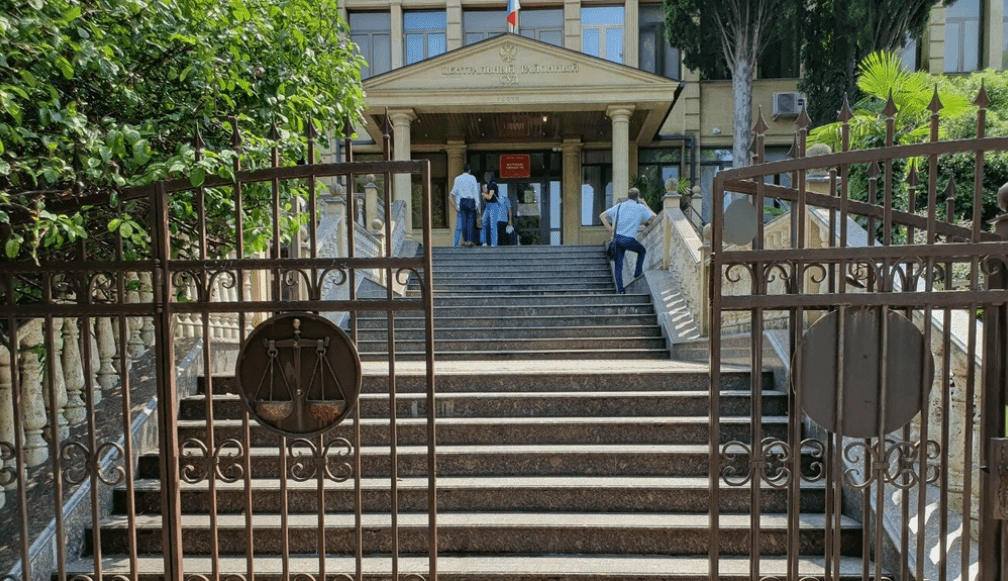 Central District Court of Sochi. Screenshot of photo from "Yandex.Maps" service, https://yandex.com/maps/org/tsentralny_rayonny_sud_g_sochi/1038037181/?ll=39.723933%2C43.583886&z=16. Central District Court of Sochi. Screenshot of photo from "Yandex.Maps" service, https://yandex.com/maps/org/tsentralny_rayonny_sud_g_sochi/1038037181/?ll=39.723933%2C43.583886&z=16.
