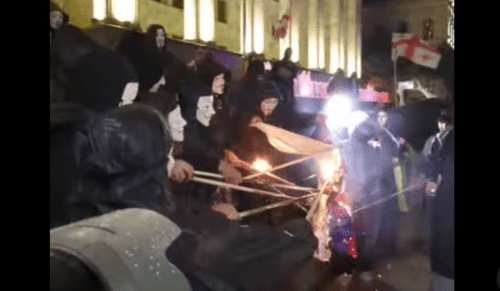 Burning down the Russian flag: screenshot from the “Publika” video of June 15, 2025: https://www.facebook.com/reel/1606908356666936*.