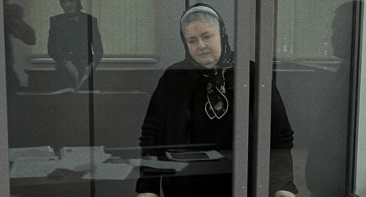 Zarema Musaeva in court. A screenshot of a photo from the Telegram channel of the “Team against Torture”* from March 21, 2025, https://t.me/no_torture/3573.
