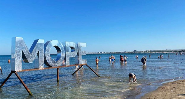 Beach in Anapa. Photo: https://anapamedia.ru/