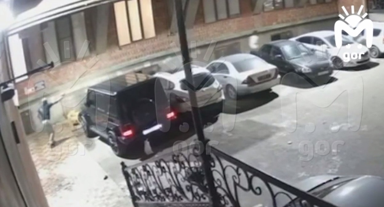 Still from a video of the attack on Timur Khizriev, published on the Mash Gor Telegram channel https://t.me/mash_gor/8353