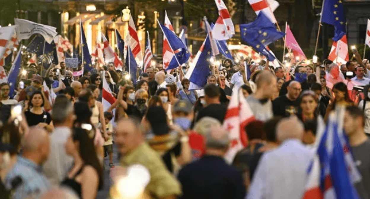 The marchers called for a boycott of the local elections. Screenshot of the photo "Interpressnews" from 19.07.25, https://www.interpressnews.ge/ru/article/169765-protestnoe-shestvie-net-rossiiskim-vyboram-prishlo-k-parlamentu-prospekt-rustaveli-perekryt