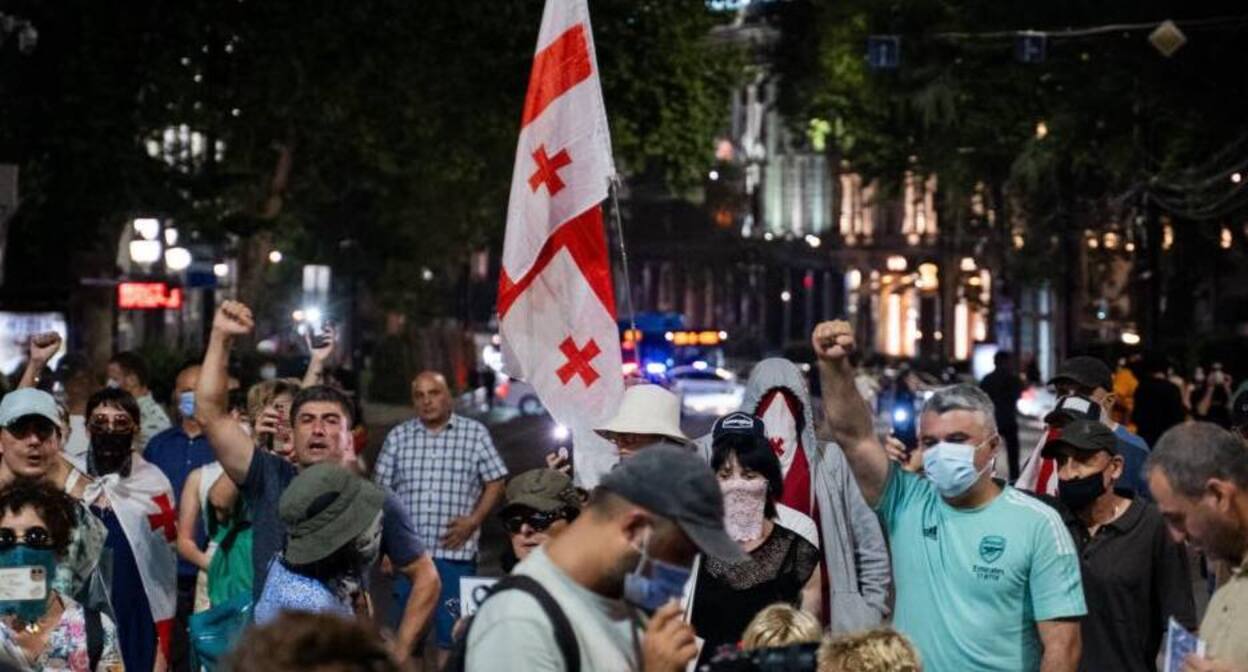 Protesters on Rustaveli Avenue. Photo: NEWS.On.ge