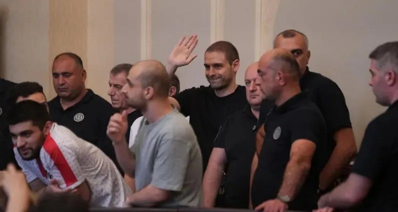 The accused in the courtroom. Photo: "Interpressnews" https://www.interpressnews.ge/ru/article/169923-sud-ne-udovletvoril-ni-odnogo-khodataistva-ob-izmenenii-mery-presecheniia-v-otnoshenii-andro-chichinadze-onise-tskhadadze-i-eshche-9-lits-i-ostavil-v-zakliuchenii-vsekh-obviniaemykh