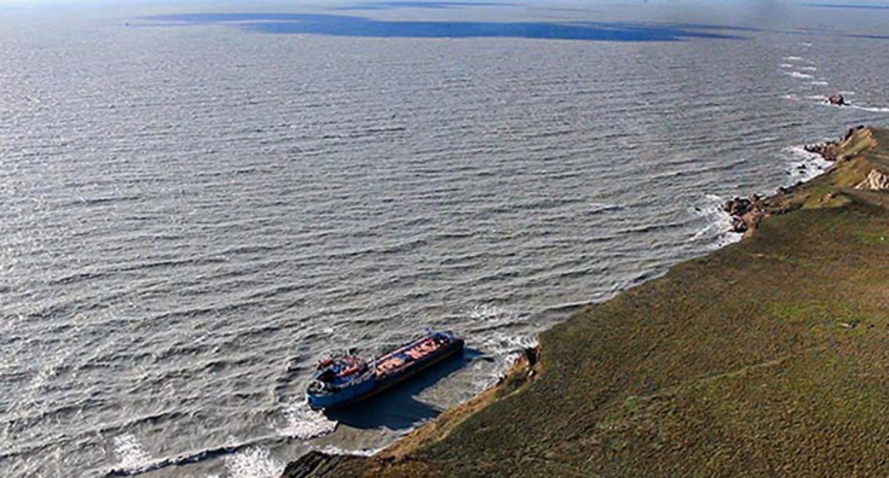 Sunken tanker. Photo: Press service of the Ministry of Natural Resources of Russia/