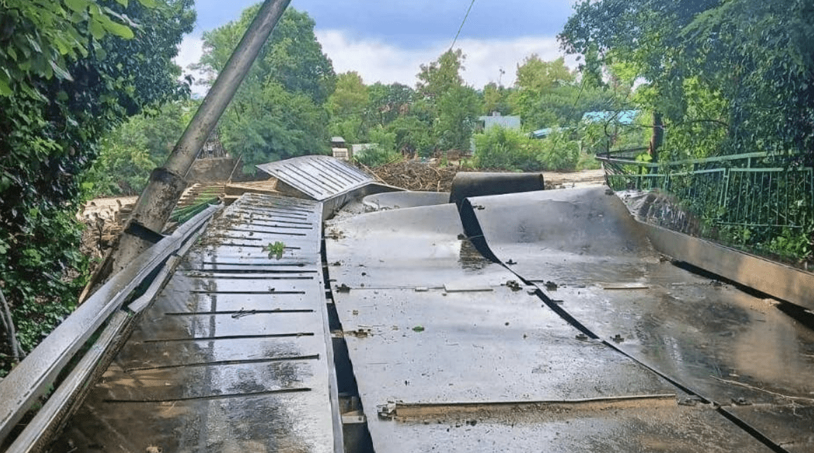 Destroyed bridge in Lermontovo. Screenshot of photo 93.ru from 03.08.25, https://t.me/news_93_ru/22849.