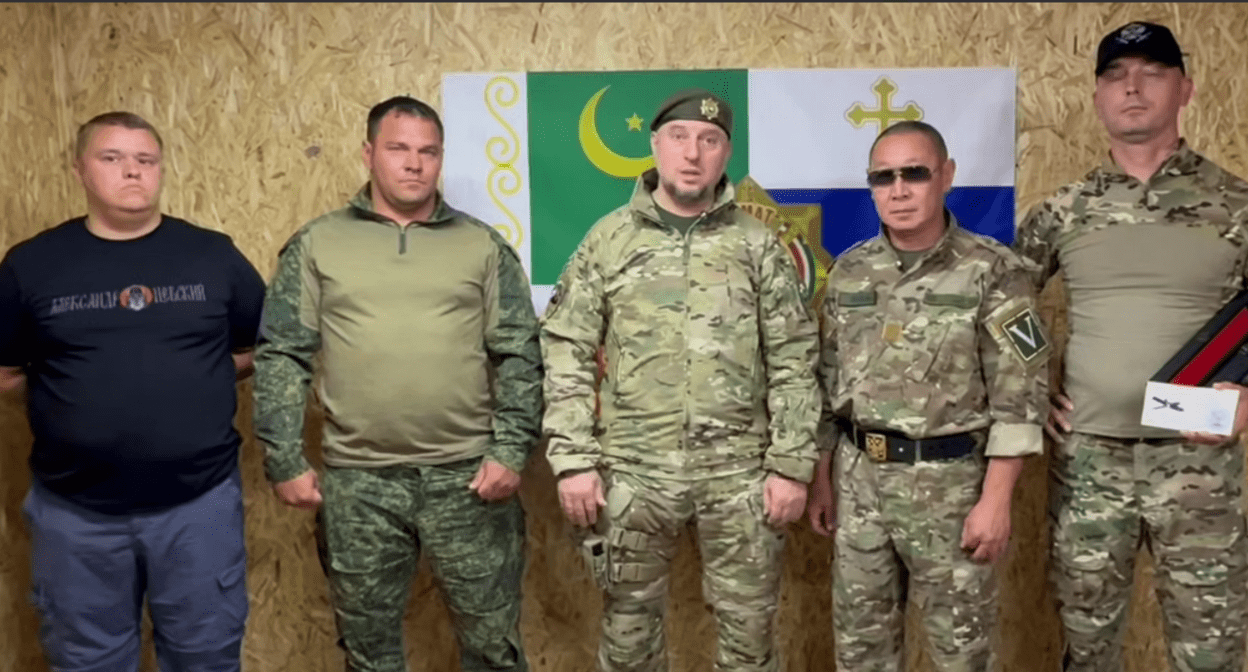 Alaudinov with representatives of the "Russian Community South". Still frame from a video from his Telegram channel from 15.08.25, https://t.me/AptiAlaudinovAKHMAT/13168.