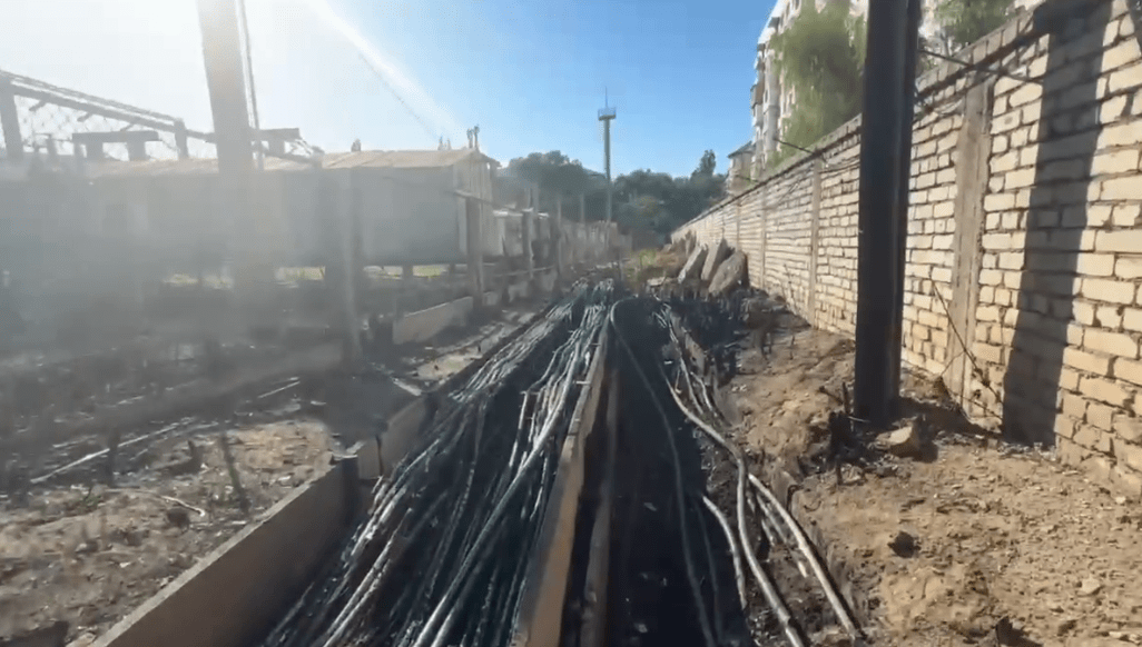 Burnt wires at the Novaya substation. Still frame from the video of the EKC Dagenergo from 23.08.25, https://t.me/EKCDAGENERGO/789.