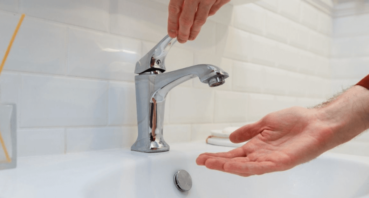 Water outage. Photo: Vodokanal press service https://gvk86.ru/press-center/30116/