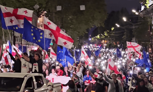 March in defense of visa-free travel. Still frame from Publika video from 13.09.25, https://www.facebook.com/publika.ge/videos/2040341053438296 (the activities of Meta, the company that owns the social network, are banned in Russia).